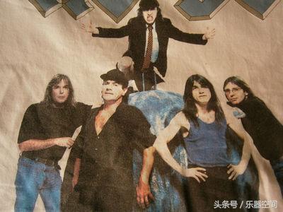 斯人已去，空留这些图片让我们得以缅怀AC/DC吉他手Malcolm Young