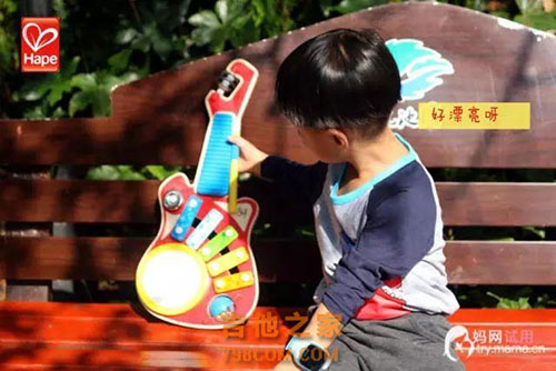 试玩｜Hape六合一酷炫吉他，给宝宝多彩的音乐启蒙