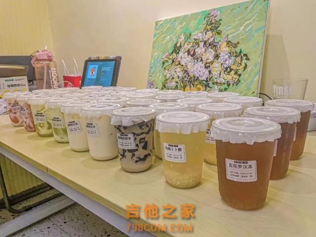 8元/杯，24小时扫码自取，“自助饮品铺”快速走红全国？