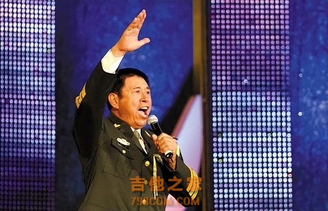 穿军装还得是真正的军人，这12位男歌手的军装照，个个气宇轩昂