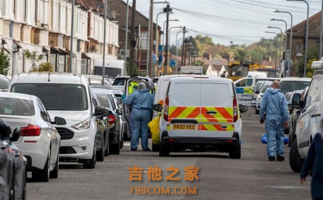 一说唱歌手在英国伦敦枪击案中丧生，枪声被庆祝排灯节烟花掩盖