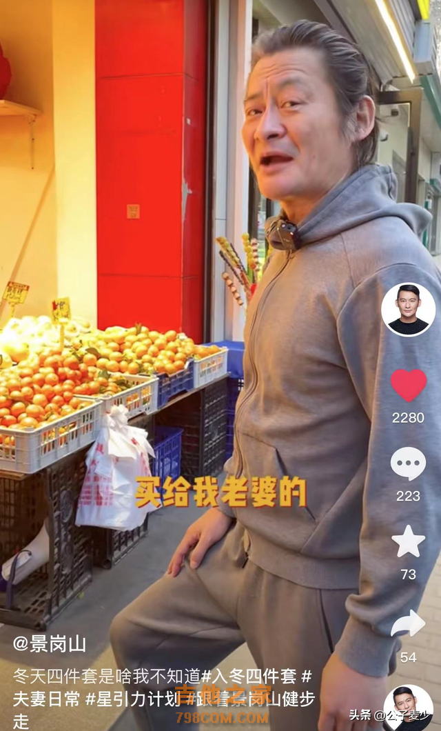 歌手戴军饭店放飞自我，酒后上脸当众脱衣，为何52岁依旧单身？