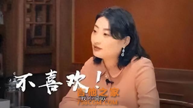 一线男歌手被爆出轨身败名裂！消失2年突然复出，下跪发声遭炮轰