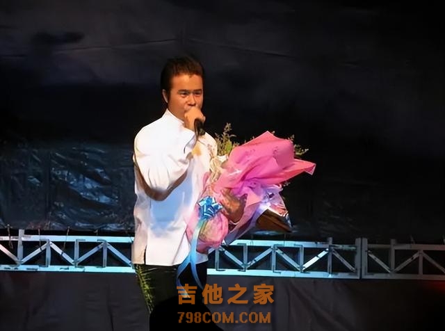 “从红极一时到被封杀”的2位歌手，花样作死，没有一个值得同情