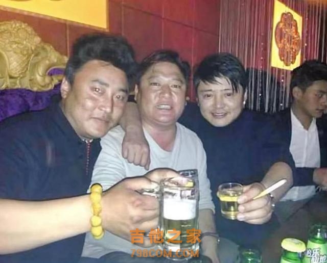 痛心！51岁歌手岗毅去世，生前常聚会喝酒，死因引网友热议