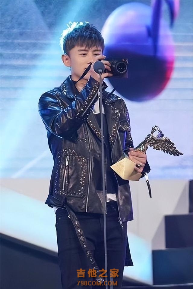 盘点10位在国外获奖的中国歌手，好声音周深上榜，刀郎位列其中