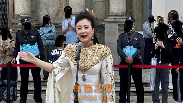 娱乐圈最大的笑话，一个连走路都费劲的歌手，77岁还开演唱会捞金