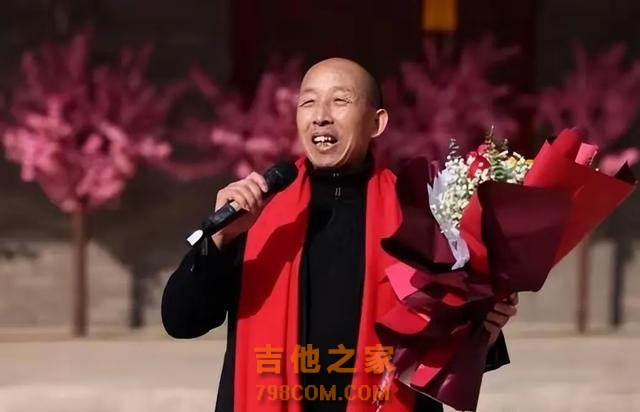 他们是排名前三的陕北网红歌手，出场费高，演出不断