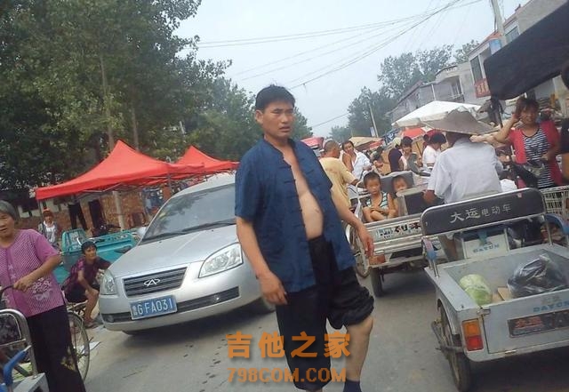 事实证明，从网红到过气歌手的54岁大衣哥，早已走上另一条道路