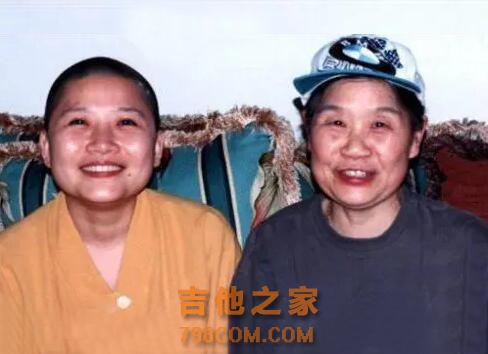 歌手李娜出家25年：孤单老母曾心痛流泪，现在老人过得怎样？