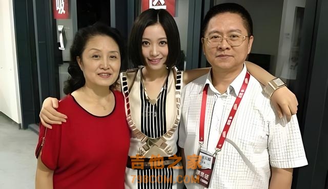 著名歌手黄鹤翔：歪打正着唱《九妹》走红，娶温州籍舞蹈演员为妻